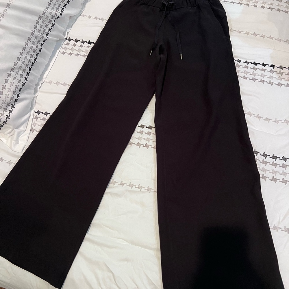 Lululemon pull on wide leg